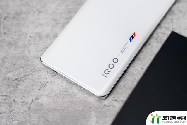 安卓顶级性能旗舰iQOO 12系列预售中，售价3999元起！